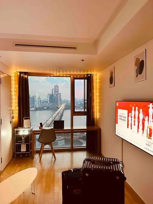 Central Seoul Hip Han River Yeouido Hondae Apartment