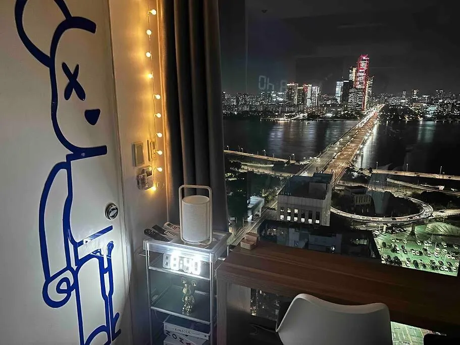 Central Seoul Hip Han River Yeouido Hondae Apartment